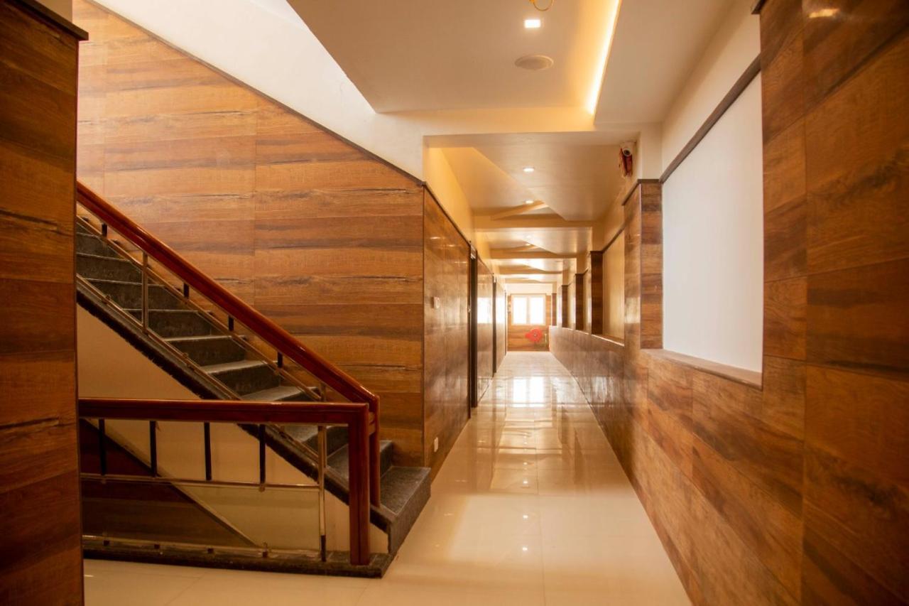 Sri Balaji Grand Hotel Kumbakonam Extérieur photo