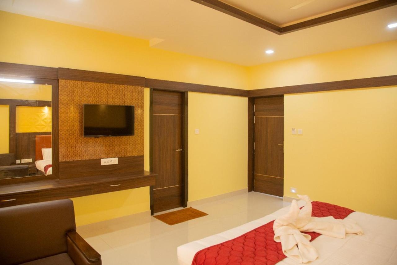 Sri Balaji Grand Hotel Kumbakonam Extérieur photo