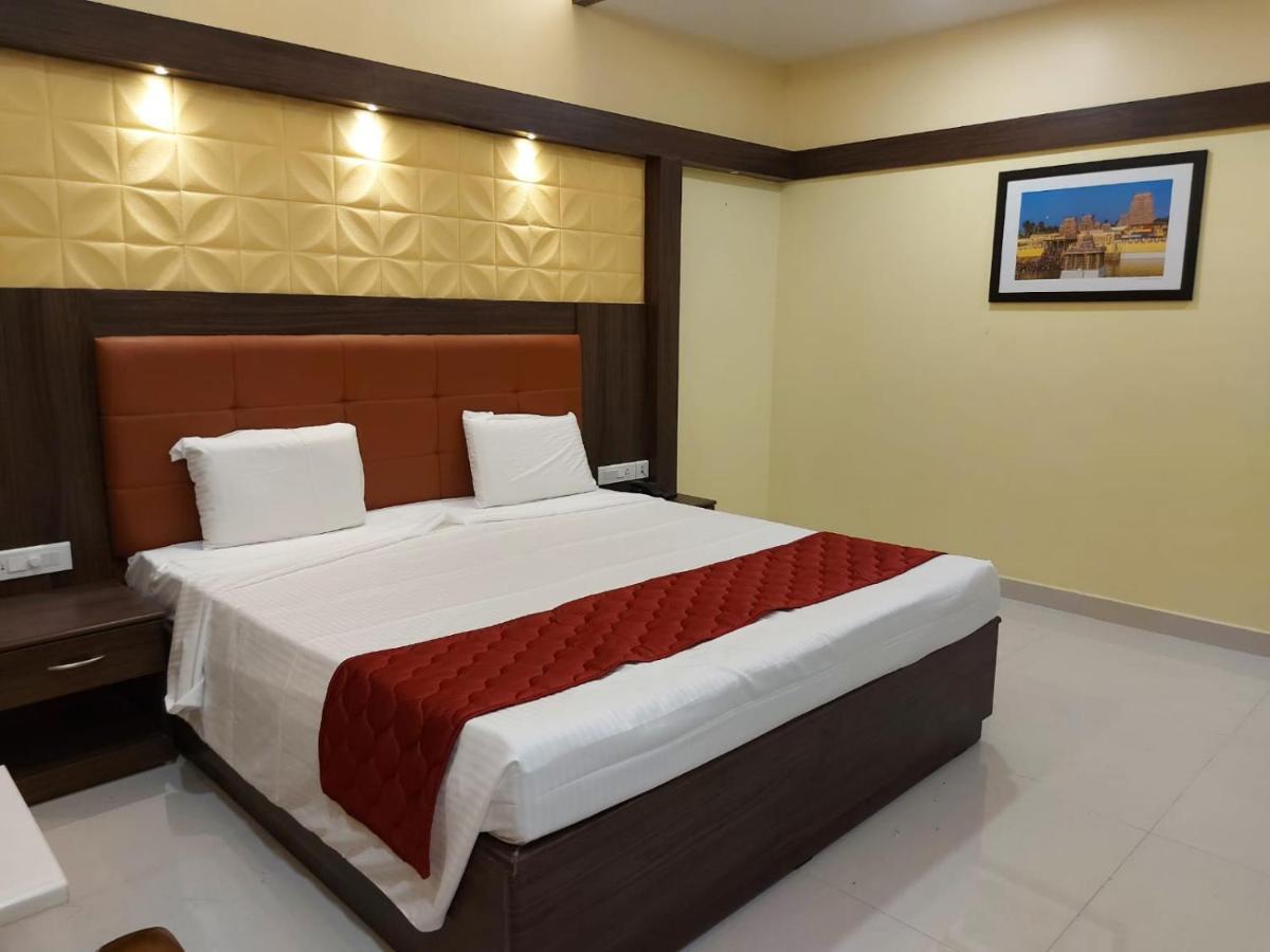 Sri Balaji Grand Hotel Kumbakonam Extérieur photo