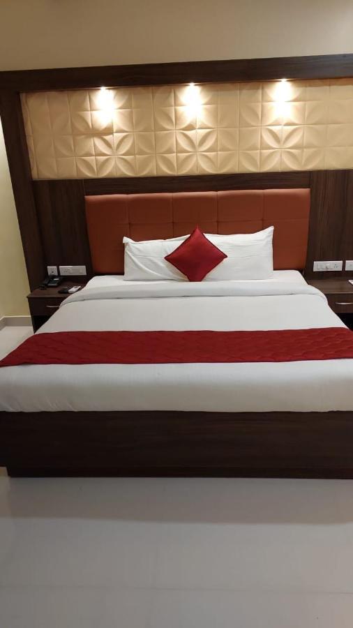 Sri Balaji Grand Hotel Kumbakonam Extérieur photo